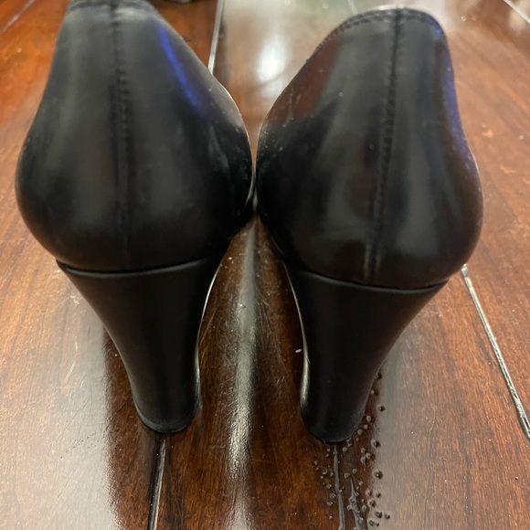 Antonio Melani Navy Blue Heels SZ 9 - Picture 2 of 4